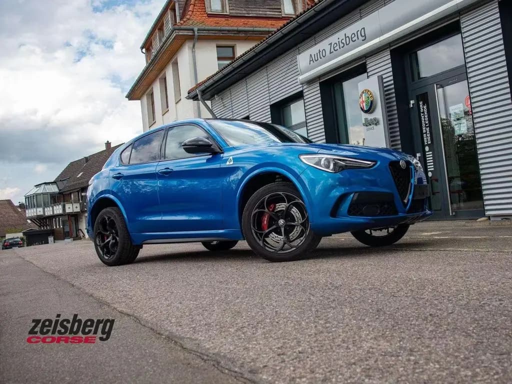 Main__Slider__Photo:Alfa Romeo Stelvio Stelvio QV V6 2.9 Bi-Turbo AT8-Q4 Akra/P 02/2023-0