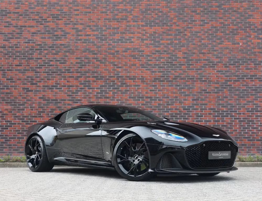 Main__Slider__Photo:Aston Martin DBS Superleggera 5.2 V12 | B&O - Carbon 02/2021-0