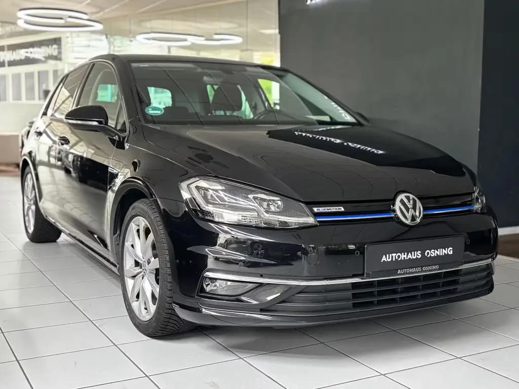 Main__Slider__Photo:Volkswagen Golf VII Lim.Highline BlueMotion ACC LED CARPLAY 07/2018-0