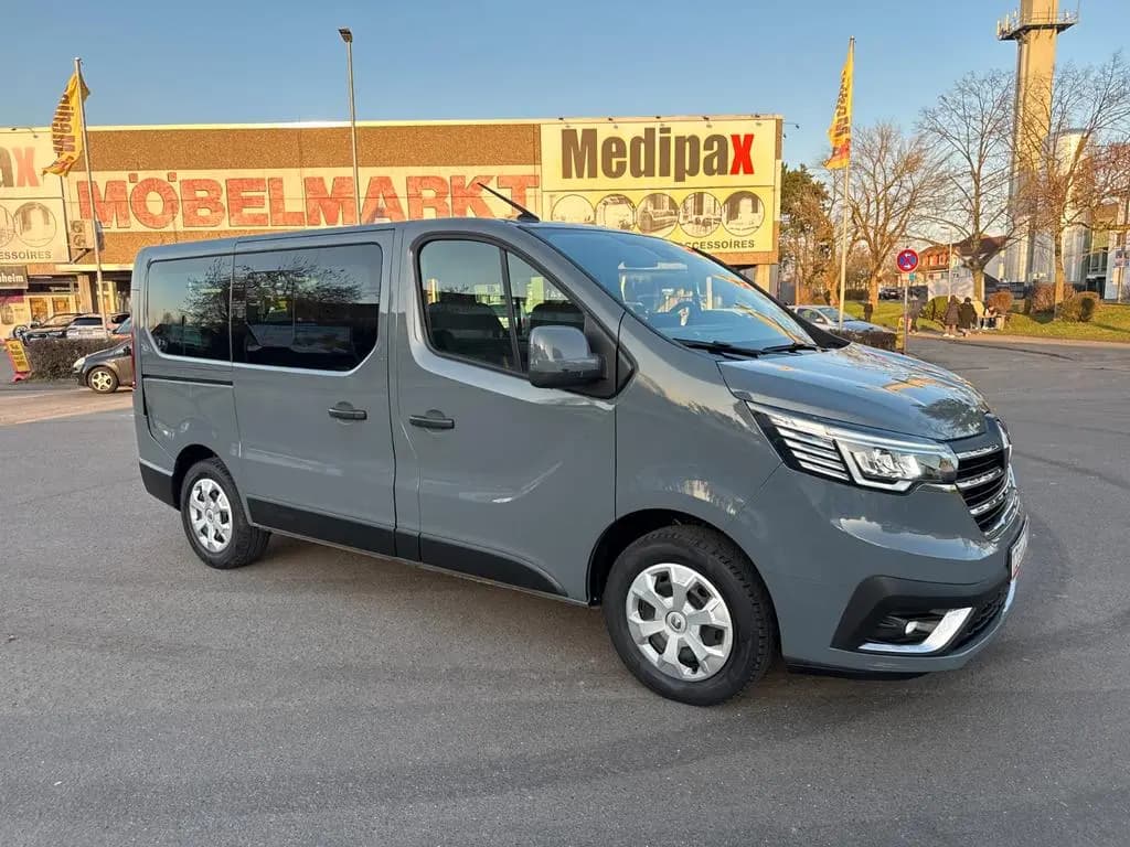 Main__Slider__Photo:Renault Trafic 2.0 dCi Life L1H1 3,0t Automatik 8xSITZER 12/2022-0