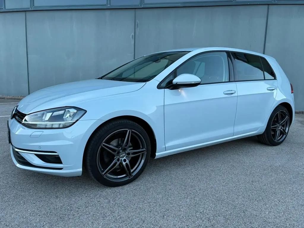 Main__Slider__Photo:Volkswagen Golf 2.0 TDI DSG Comfortline 10/2017-0