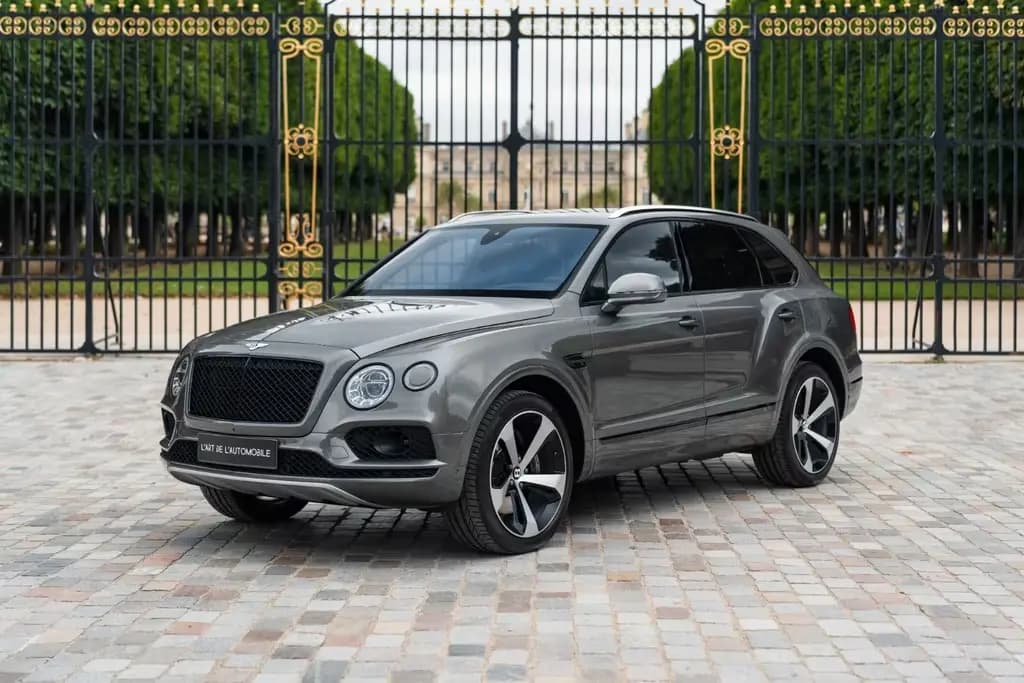 Main__Slider__Photo:Bentley Bentayga 6.0 W12 - first hand, 30 900 kms 03/2018-0