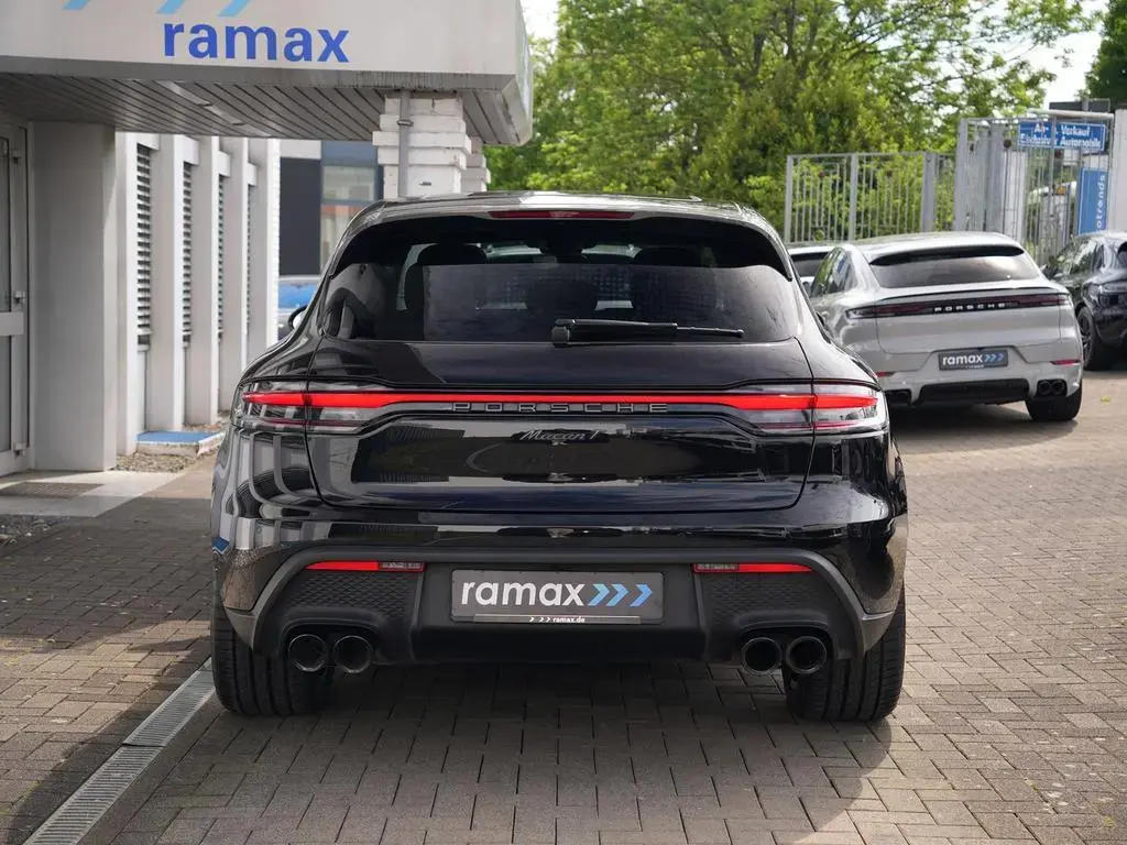 Main__Slider__Photo:Porsche Macan T BURMESTER-ACC-LUFTF.-PANO-18WEGE-VOLL 01/2023-1