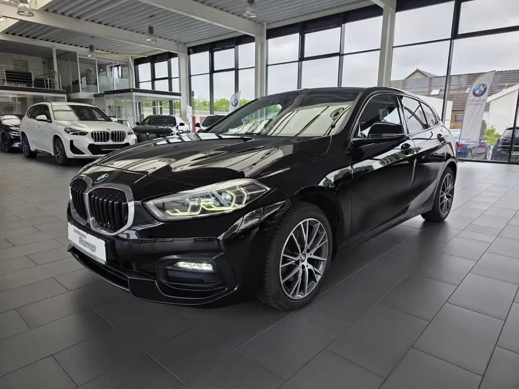 Main__Slider__Photo:BMW 118 d Shadow-Line Automatik HUD/RFK/Sitzhzg/LM 01/2021-0