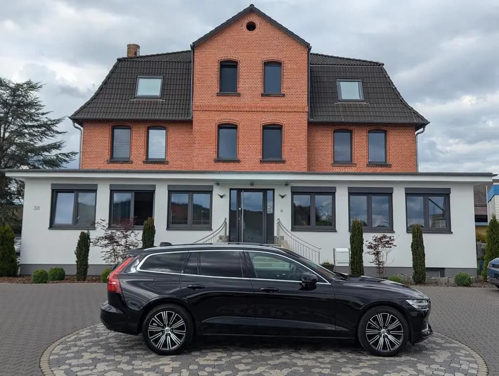 Main__Slider__Photo:Volvo V60 Inscription PANO LED ACC MEMORY H&R AHK 360° 01/2022-0