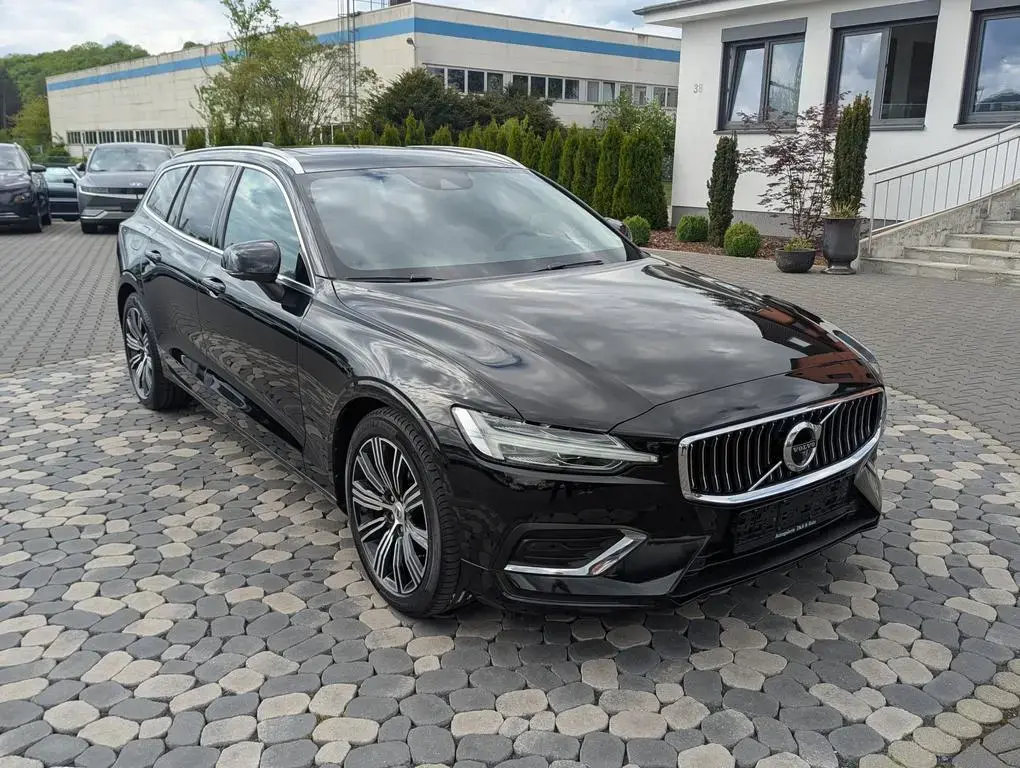 Main__Slider__Photo:Volvo V60 Inscription PANO LED ACC MEMORY H&R AHK 360° 01/2022-1