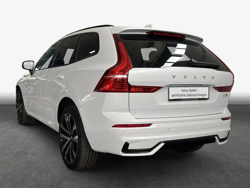 Main__Slider__Photo:Volvo XC60 B4 AWD R-Design Aut Glasd 21'' HeadUp Stand 01/2022-1