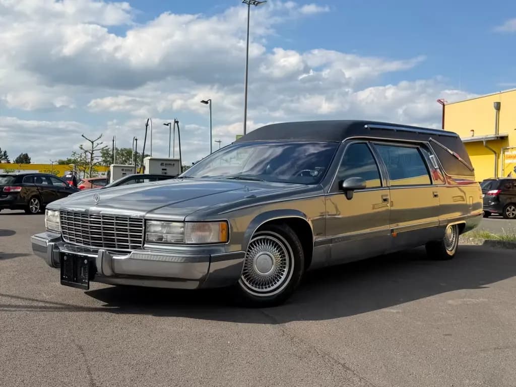 Main__Slider__Photo:Cadillac Fleetwood 5.7 / LEICHENWAGEN / KRYSTAL / SARG 10/1994-0