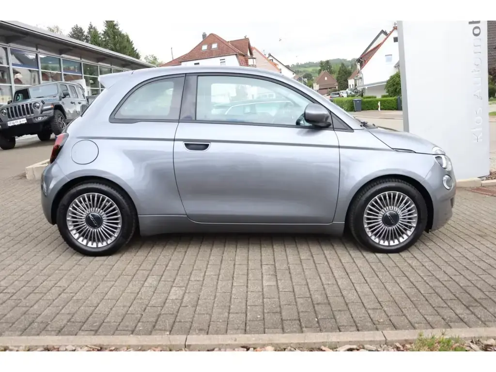 Main__Slider__Photo:Fiat 500e ICON 42kWh NAVI CARPLAY PARK KOMFORT PAKET 04/2023-1