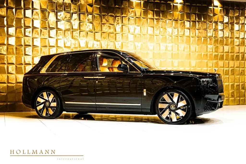 Main__Slider__Photo:Rolls-Royce Cullinan SERIES II + 4SEATS + FACELIFT+ null-0
