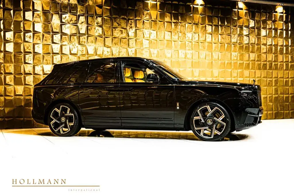 Main__Slider__Photo:Rolls-Royce Cullinan SERIES II+BLACK BADGE+SANCTUARY SEATS+ null-1