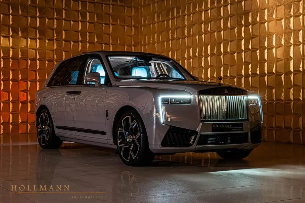 Main__Slider__Photo:Rolls-Royce Cullinan SERIES II + BLACK BADGE + MY2026 null-0