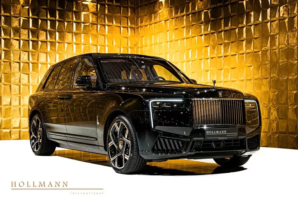 Main__Slider__Photo:Rolls-Royce Cullinan SERIES II +BLACK BADGE+ SANCTUARY SEAT null-0