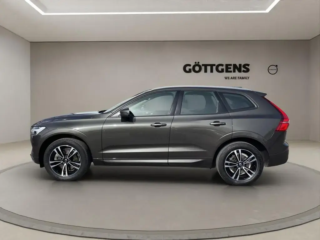 Main__Slider__Photo:Volvo XC60 B4 AWD Momentum LED KAMERA 19LM H&K 10/2019-1