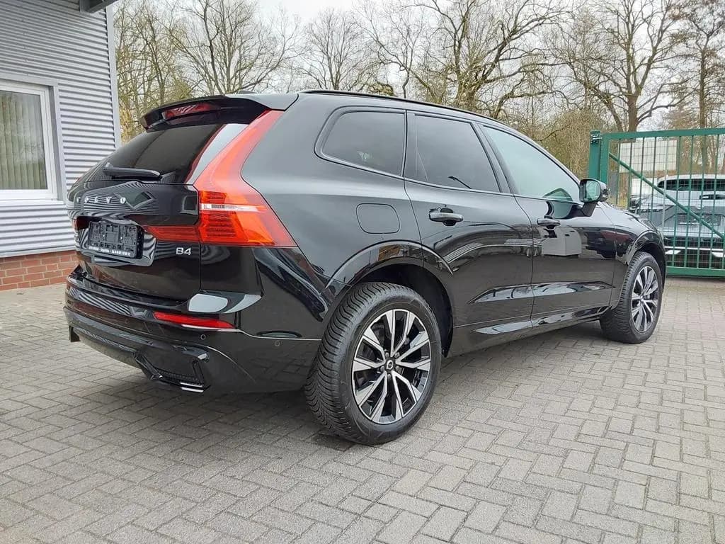 Main__Slider__Photo:Volvo XC60 B4 D 2WD Plus Dark ACC/LED/SHZ/PDC/KAM/P... 01/2023-0