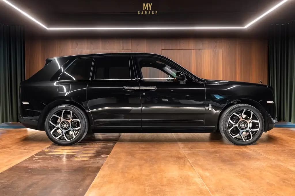 Main__Slider__Photo:Rolls-Royce Cullinan Black Badge 04/2023-0
