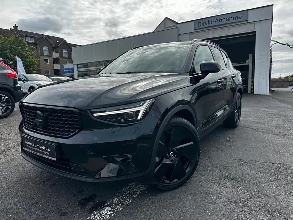 Main__Slider__Photo:Volvo XC40 B3 Plus Black Edition Pano360°,20'',BLIS,LH 01/2025-0