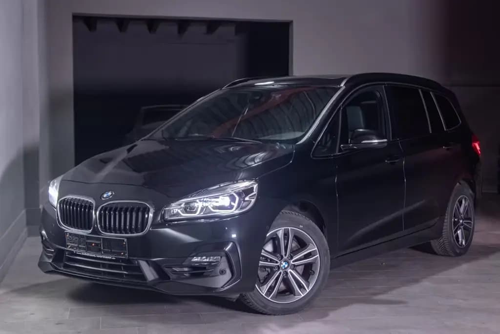 Main__Slider__Photo:BMW 220 Gran Tourer 220i Gran Tourer Sport LED/ACC/7SZ/Kamera/Pano 01/2021-0