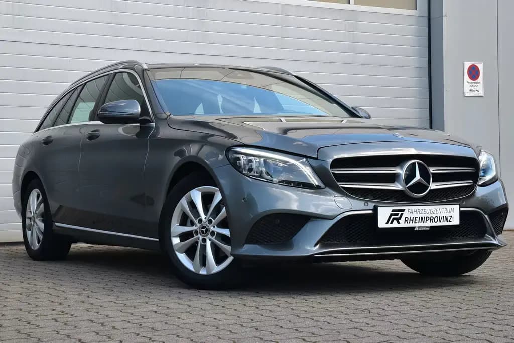 Main__Slider__Photo:Mercedes-Benz C 180 CGI 9G LED/Panorama/Kamera/Navi/Sitzheiz. 02/2019-0