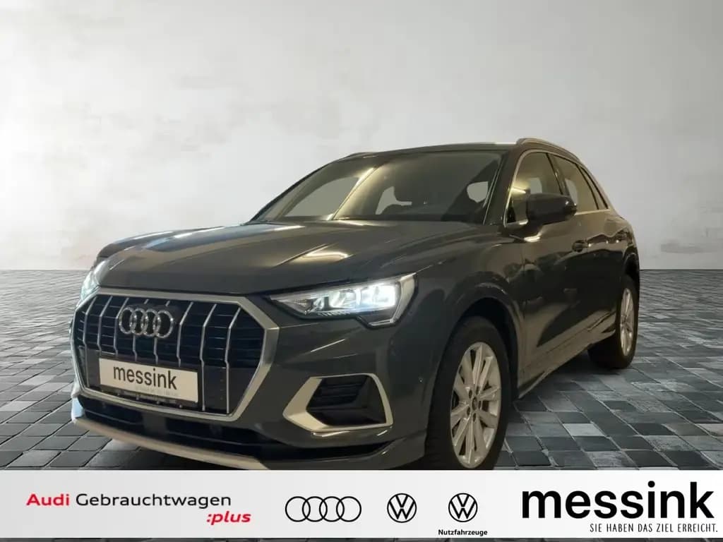 Main__Slider__Photo:Audi Q3 35 TFSI advanced design Selection*Navi* 04/2023-0