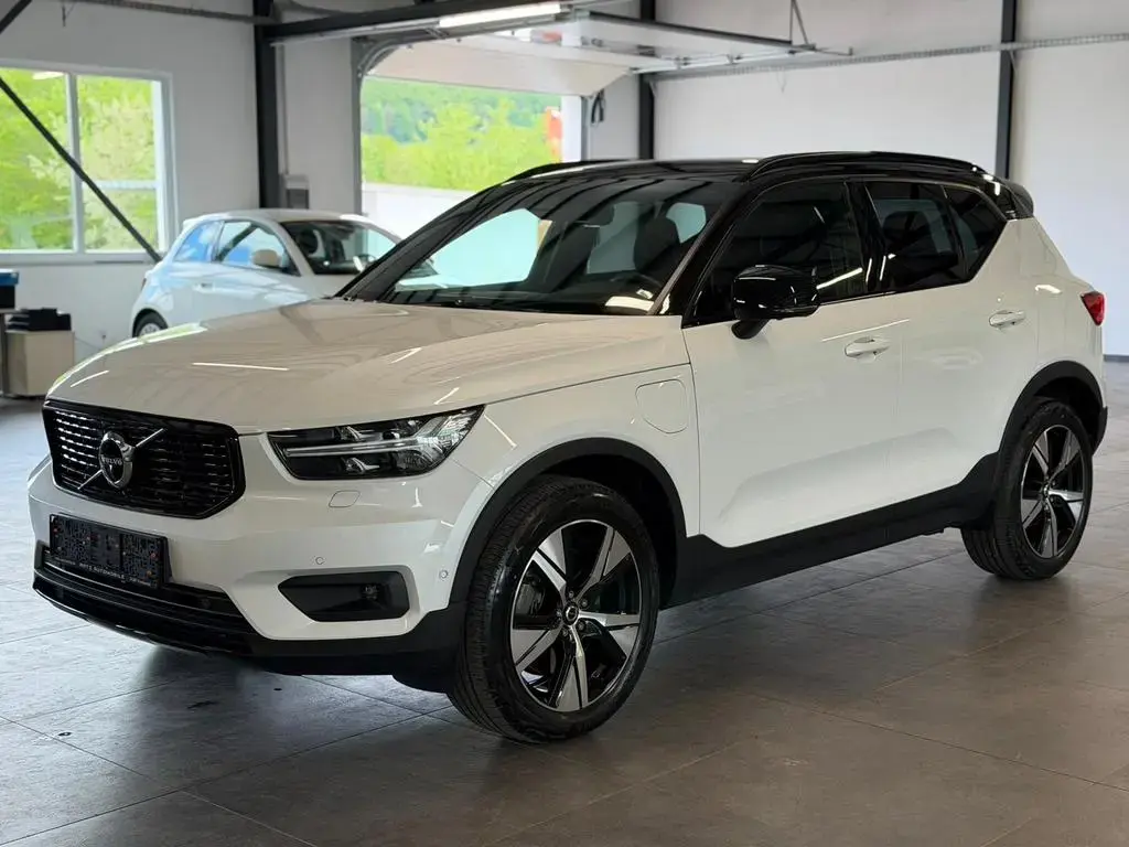 Main__Slider__Photo:Volvo XC40 PHEV R-Design LED+H&K+360+ACC+AHK+KEY+8FACH 06/2022-1