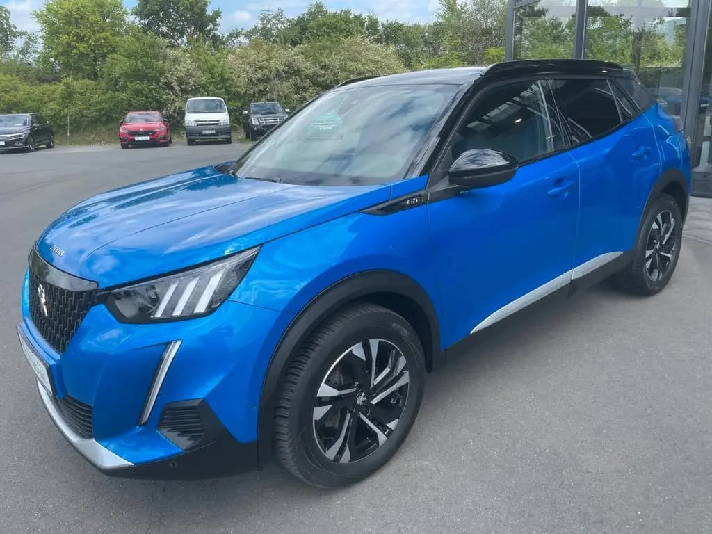 Main__Slider__Photo:Peugeot 2008 GT e-THP PureTech AHK Pano Leder Kamera 02/2023-0