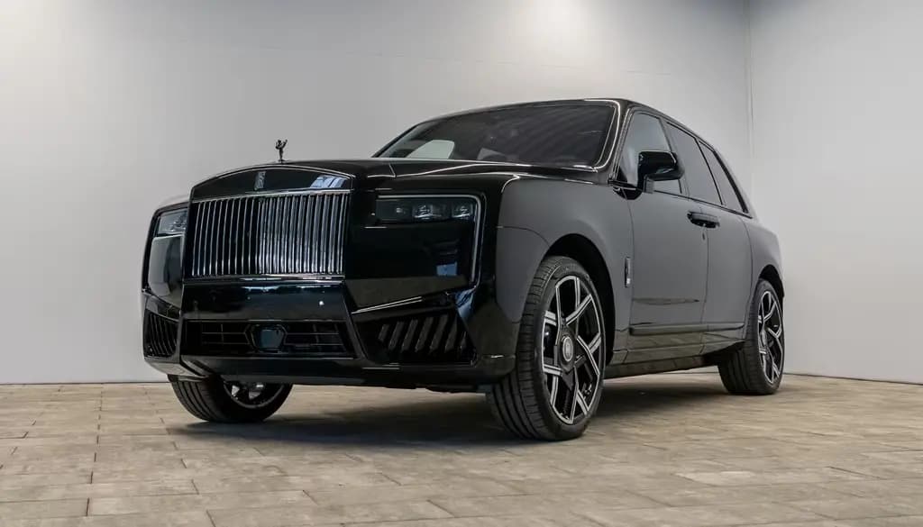 Main__Slider__Photo:Rolls-Royce Cullinan II Black Badge 2026°Bespoke°Shoot. Star null-0