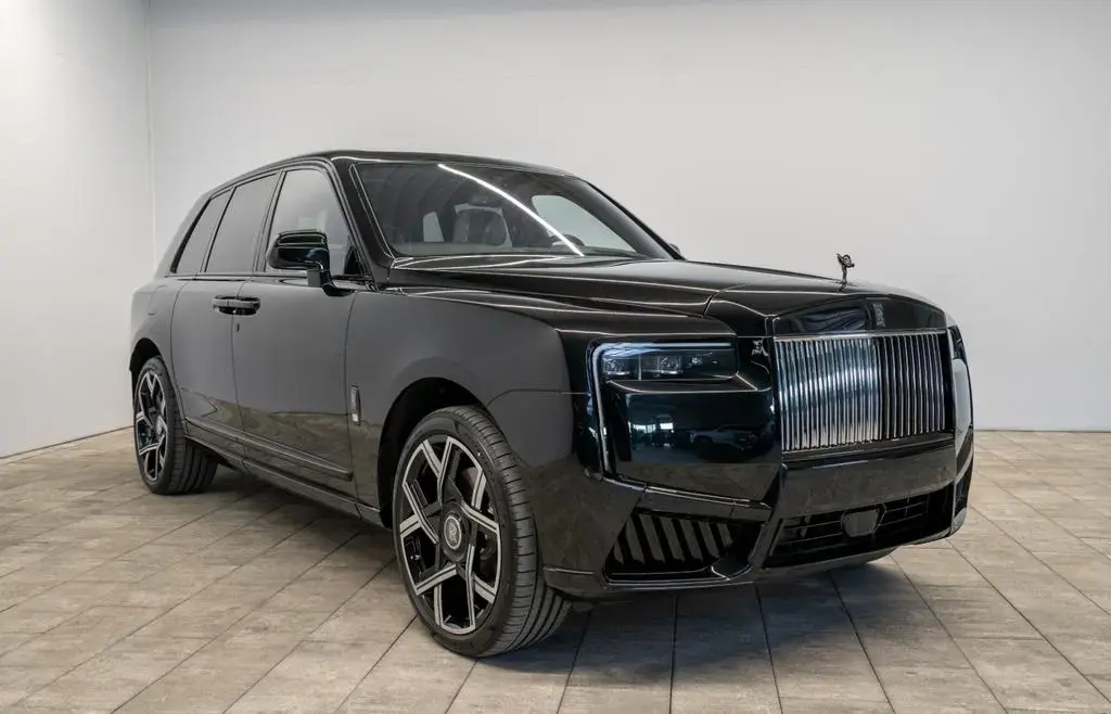 Main__Slider__Photo:Rolls-Royce Cullinan II Black Badge 2026°Bespoke°Shoot. Star null-1