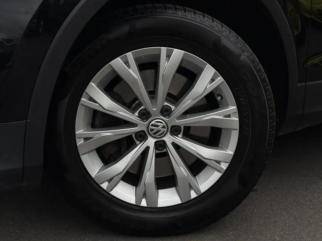 Main__Slider__Photo:Volkswagen Tiguan Highline 4Motion ACC AHK Nav SHZ Pano LED 05/2017-1