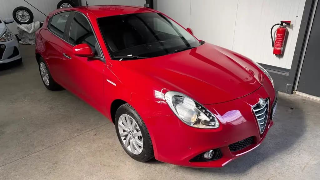 Main__Slider__Photo:Alfa Romeo Giulietta Turismo 1.4 Auto. erst 11 TKM 12/2014-0