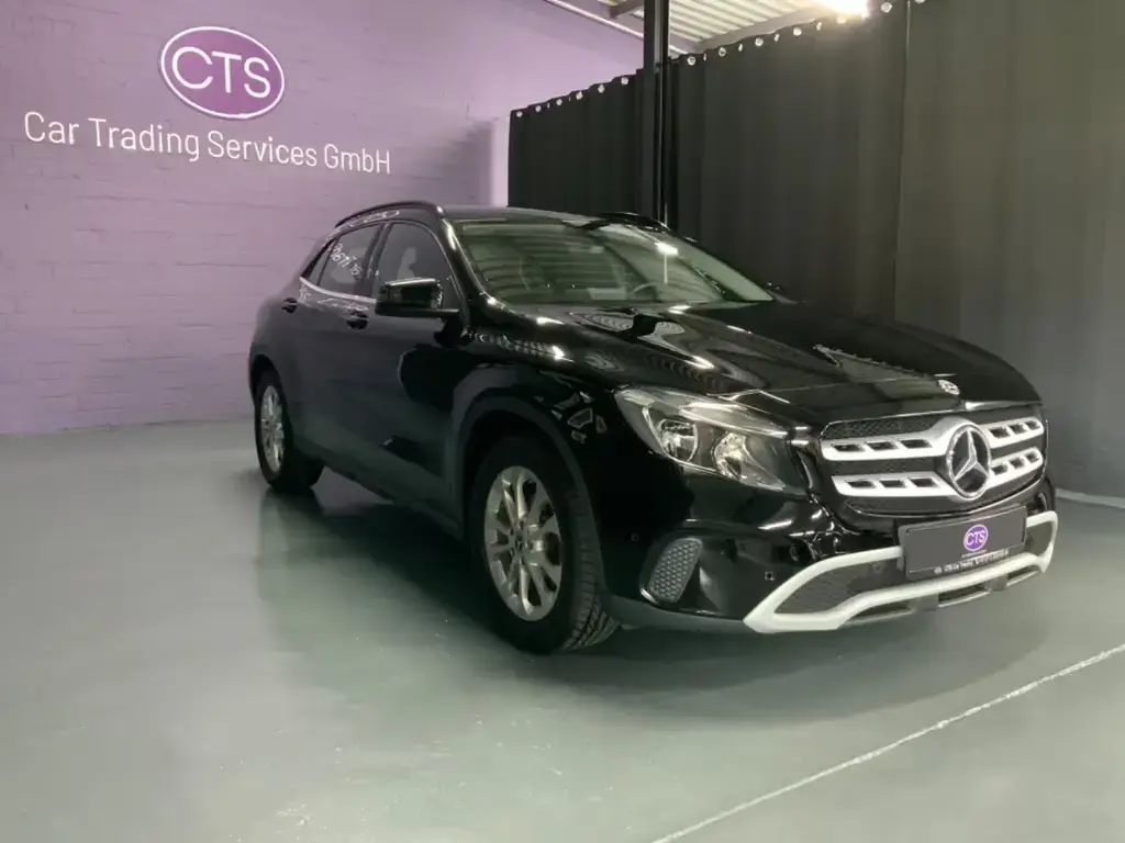 Main__Slider__Photo:Mercedes-Benz GLA 180 GLA / Business Paket 10/2019-1