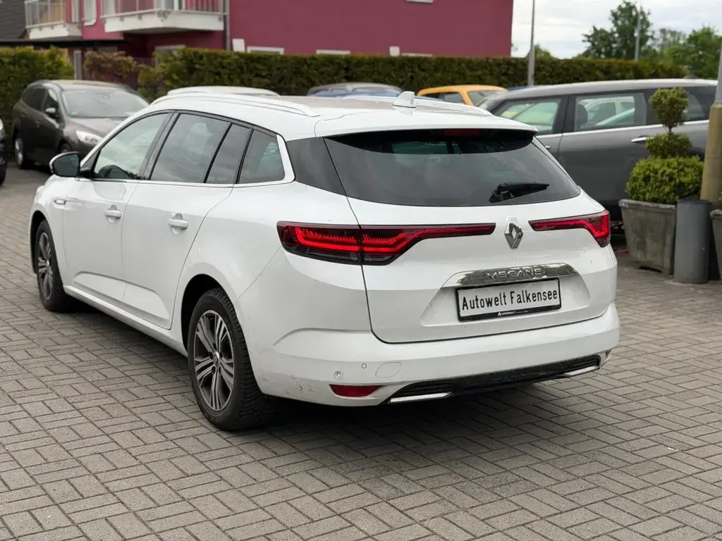 Main__Slider__Photo:Renault Megane TCe 140 EDC GPF Intens Grandtour 10/2021-1