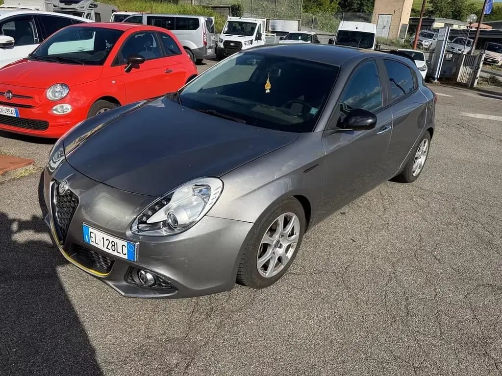 Main__Slider__Photo:Alfa Romeo Giulietta 1.4 Turbo MultiAir Distinct 05/2012-0