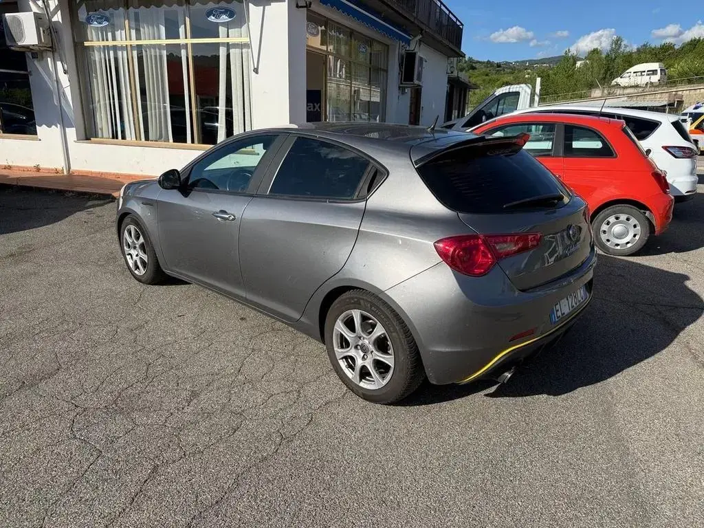 Main__Slider__Photo:Alfa Romeo Giulietta 1.4 Turbo MultiAir Distinct 05/2012-1