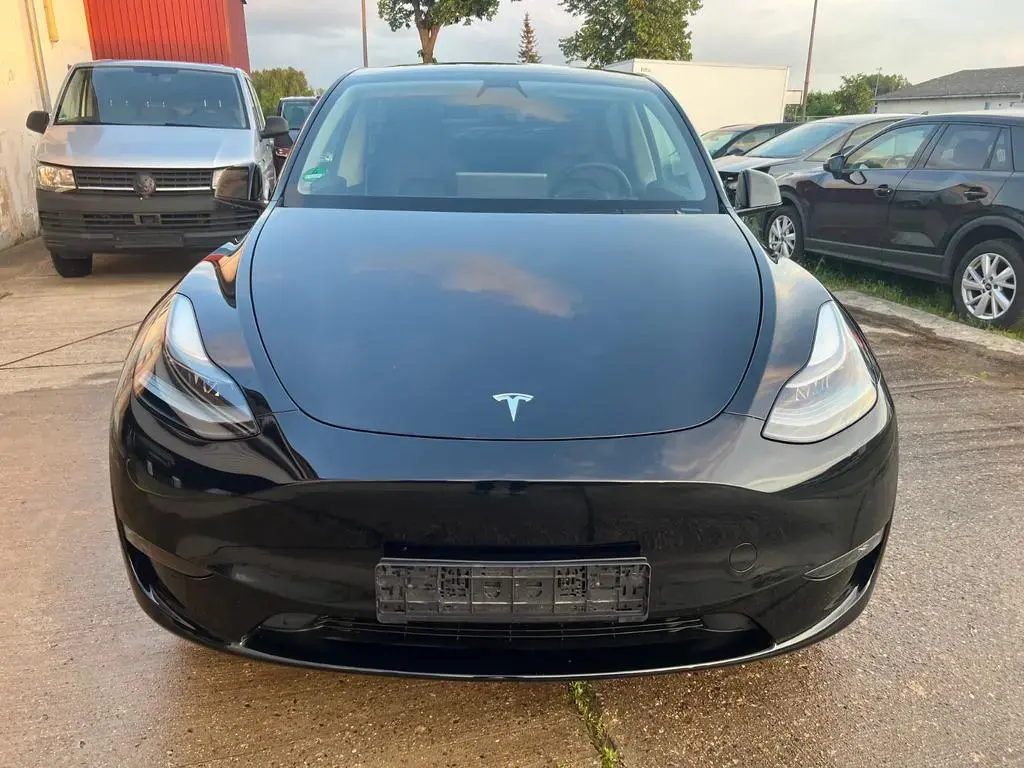 Main__Slider__Photo:Tesla Model Y Long Range Allrad,Leder,Kamera 360, Pano 12/2022-1