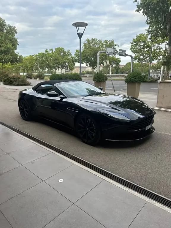 Main__Slider__Photo:Aston Martin DB11 4.0 V8 Volante - 05/2022-0