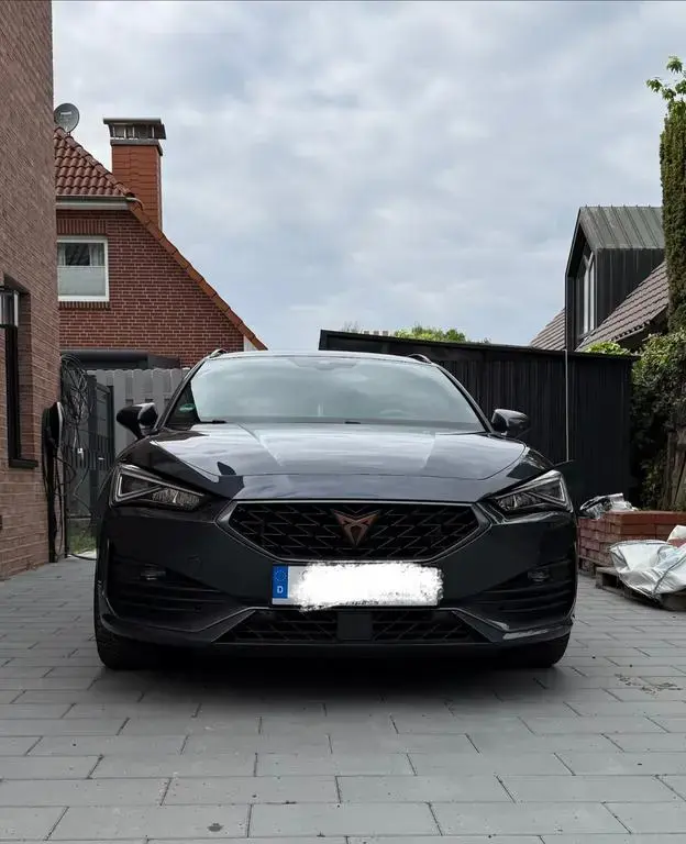 Main__Slider__Photo:Cupra Leon 1.4 e-HYBRID 180kW VZ DSG Sportstourer VZ 11/2022-1