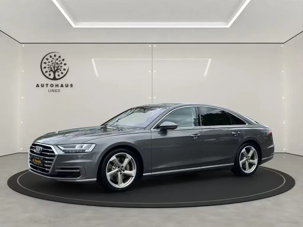 Main__Slider__Photo:Audi A8 55 TFSI quattro Bang & Olufsen /Virtual Cock. 05/2018-0
