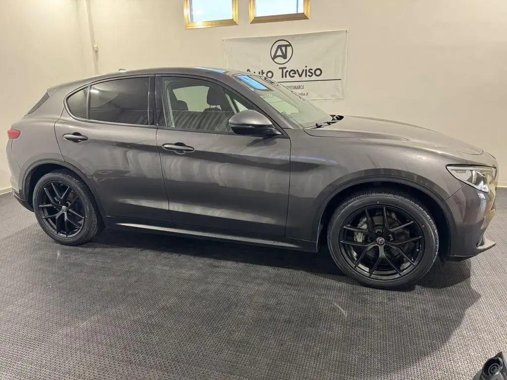 Main__Slider__Photo:Alfa Romeo Stelvio 2.2 Turbodiesel 190 CV AT8 Q4 06/2021-1