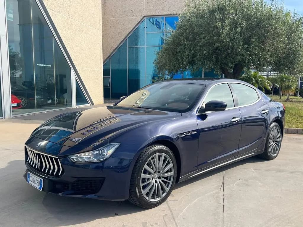Main__Slider__Photo:Maserati Ghibli 3.0 V6 ds Granlusso 250cv 08/2020-0