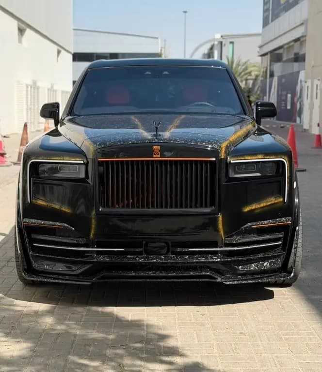 Main__Slider__Photo:Rolls-Royce Cullinan Neev Edition Onyx Concept null-0