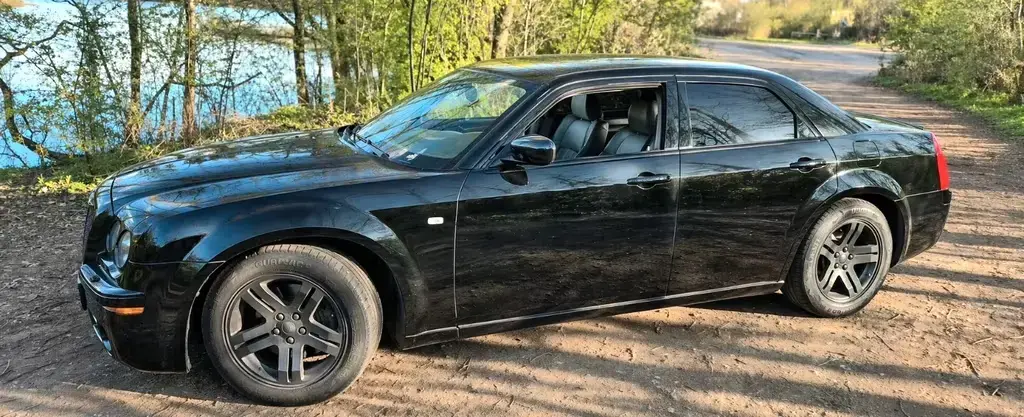 Main__Slider__Photo:Chrysler 300C 3.0 CRD Sedan - All Black 06/2008-1