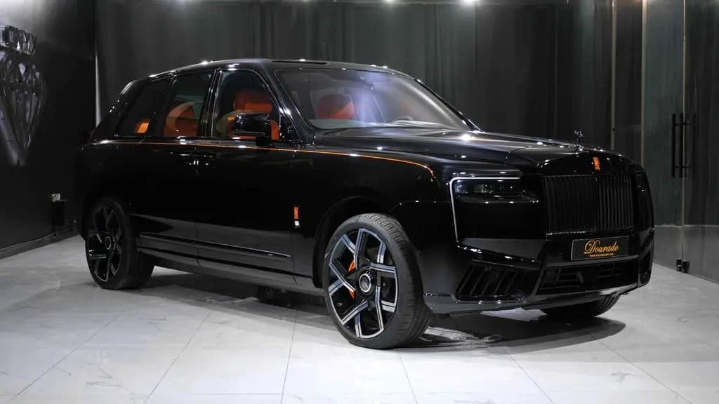 Main__Slider__Photo:Rolls-Royce Cullinan Series II null-0