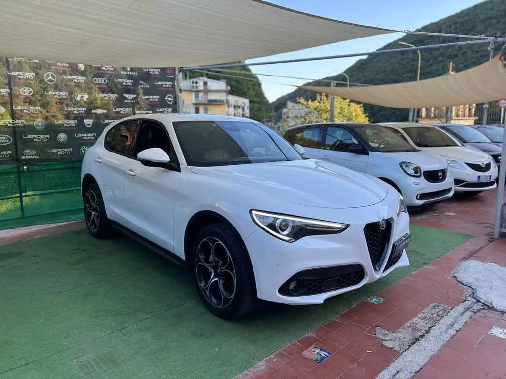 Main__Slider__Photo:Alfa Romeo Stelvio 2.2 Turbodiesel 190 CV AT8 Q4 09/2022-0