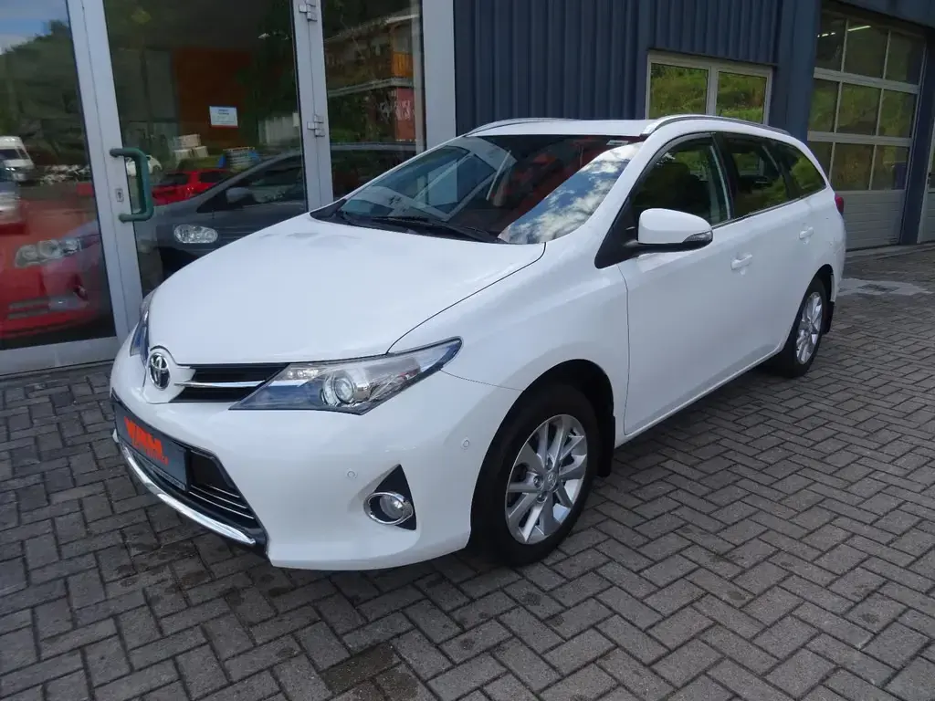 Main__Slider__Photo:Toyota Auris Touring Sports Executive, AHK, SHZ,  *49 10/2013-1