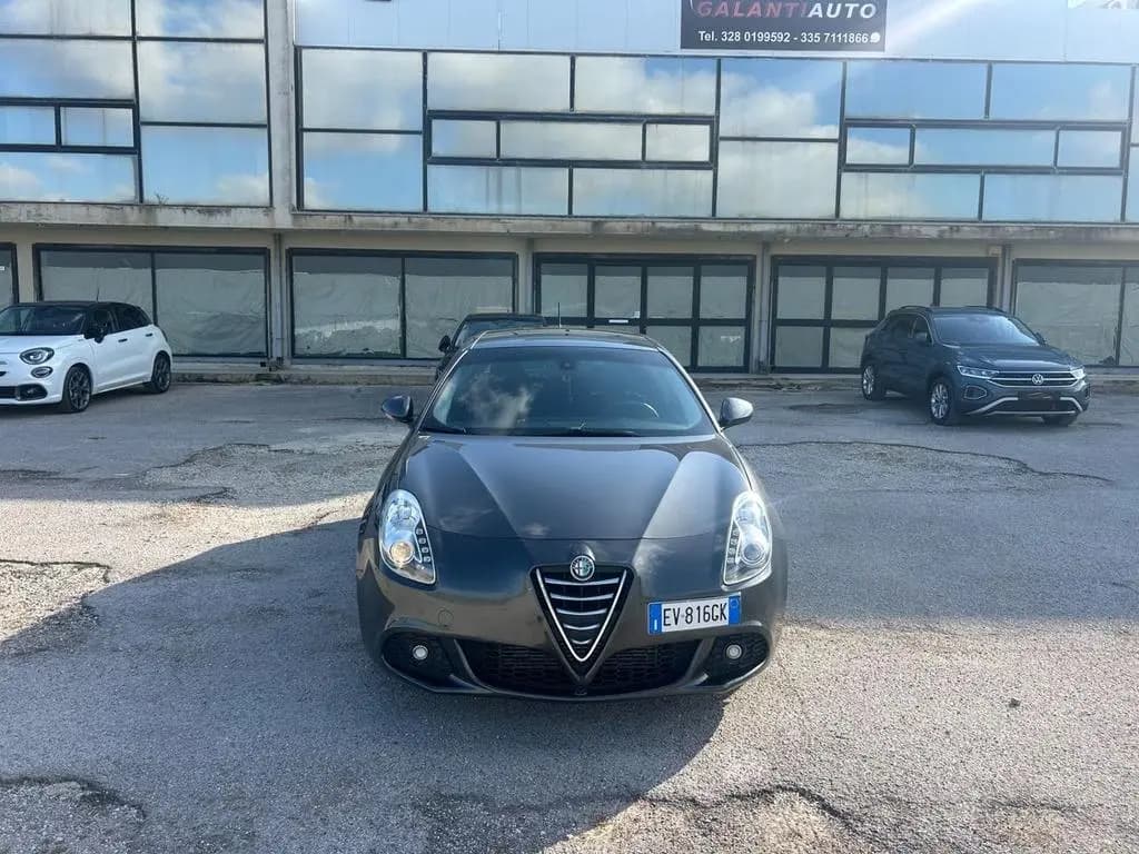 Main__Slider__Photo:Alfa Romeo Giulietta 1.6 JTDm-2 105 CV Distincti 05/2013-0
