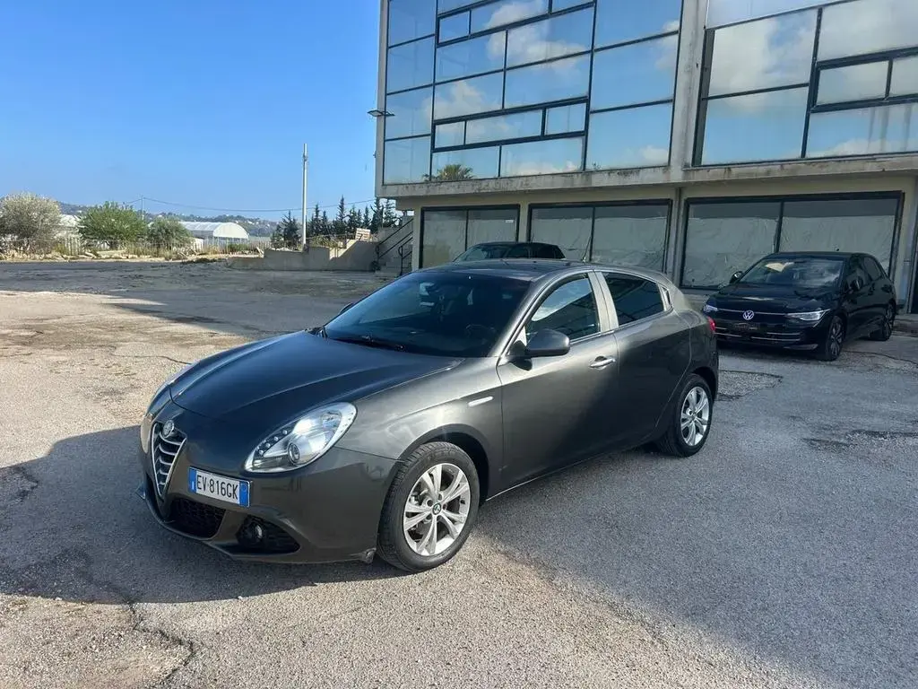 Main__Slider__Photo:Alfa Romeo Giulietta 1.6 JTDm-2 105 CV Distincti 05/2013-1