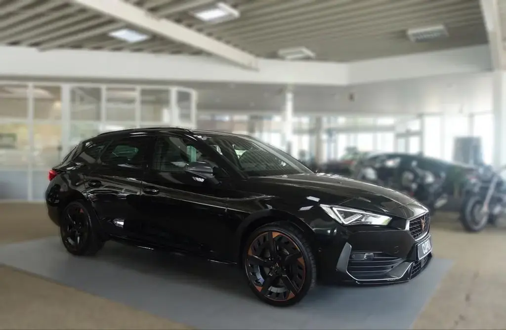 Main__Slider__Photo:Cupra Leon Sportstourer e-Hybrid; Assistenz XL/ KAM/.. 05/2021-1