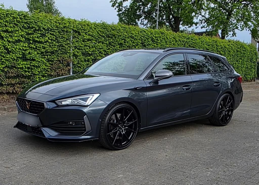 Main__Slider__Photo:Cupra Leon 2.0 TSI 228kW VZ 4Drive DSG Sportstourer VZ 05/2021-0