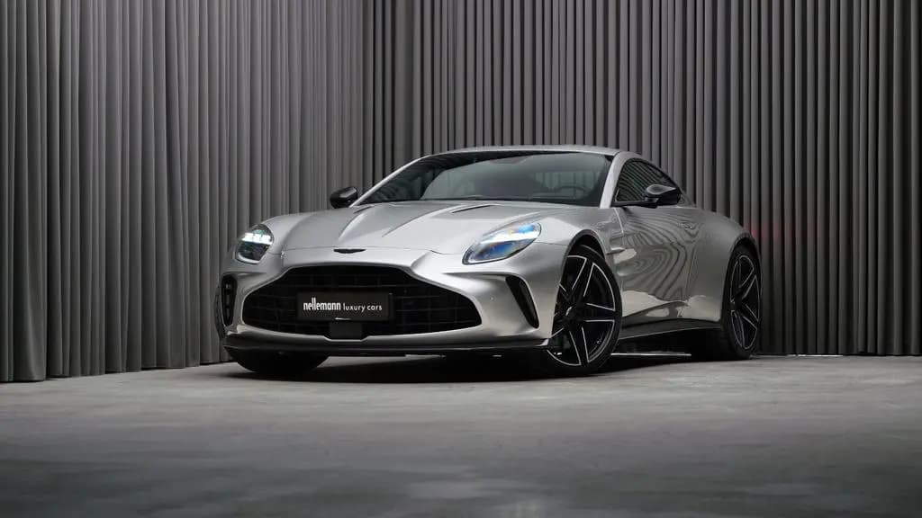 Main__Slider__Photo:Aston Martin V8 Vantage w. Full Carbon Pack and B&W Audio 11/2024-0
